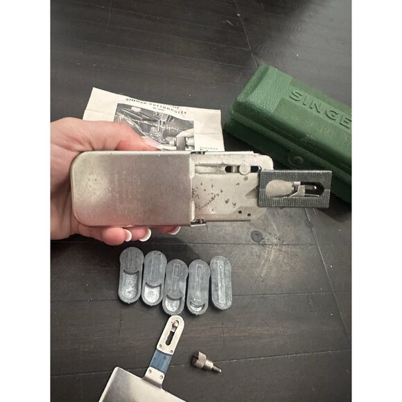 Vintage Singer Buttonholer 160506, Original Case 1948, Sewing Parts, Untested - Picture 3 of 6